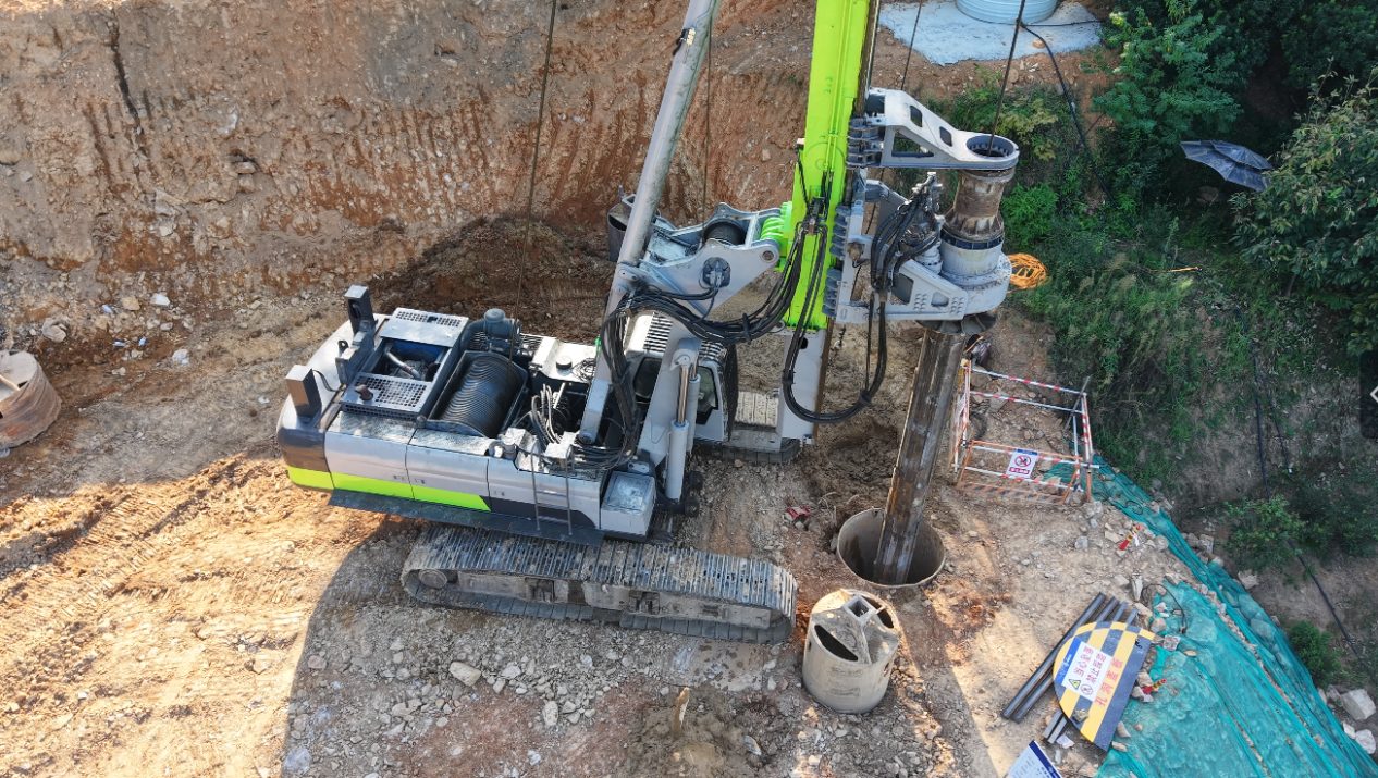 打通新動(dòng)脈  獻(xiàn)禮新時(shí)代 ——國慶期間桂郴高速兩大關(guān)鍵工程攻堅(jiān)正酣